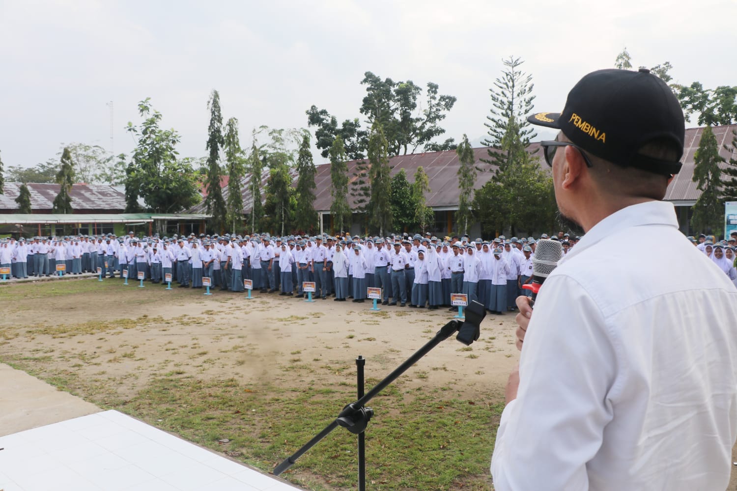 Ketua Alumni SMAN 7 Padang Miko Kamal Jadi Pembina Upacara Ajak Siswa