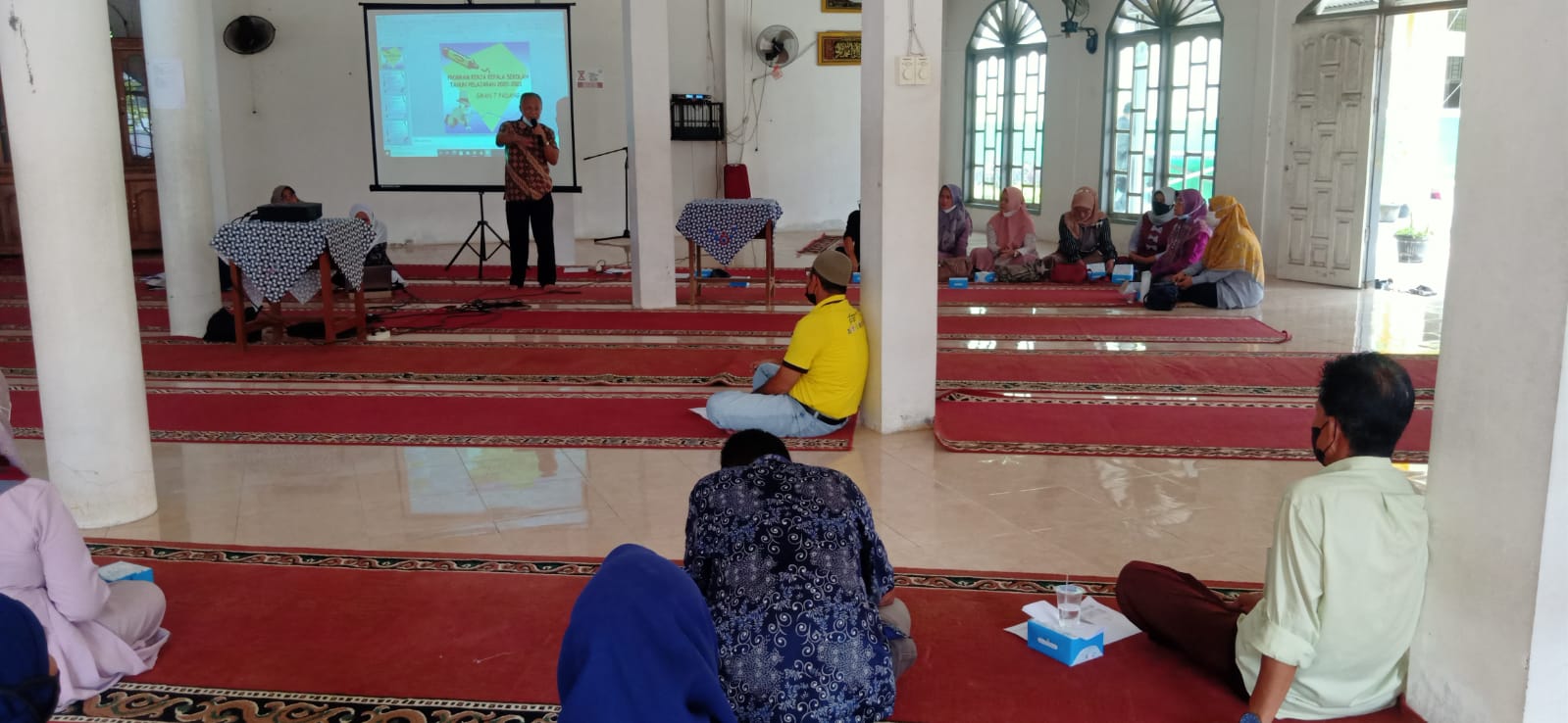 Komite SMAN 7 Padang laksanakan Rapat Akbar dengan Wali Murid Kelas X, XI dan XII dengan Melaksanakan Protokol Kesehatan.