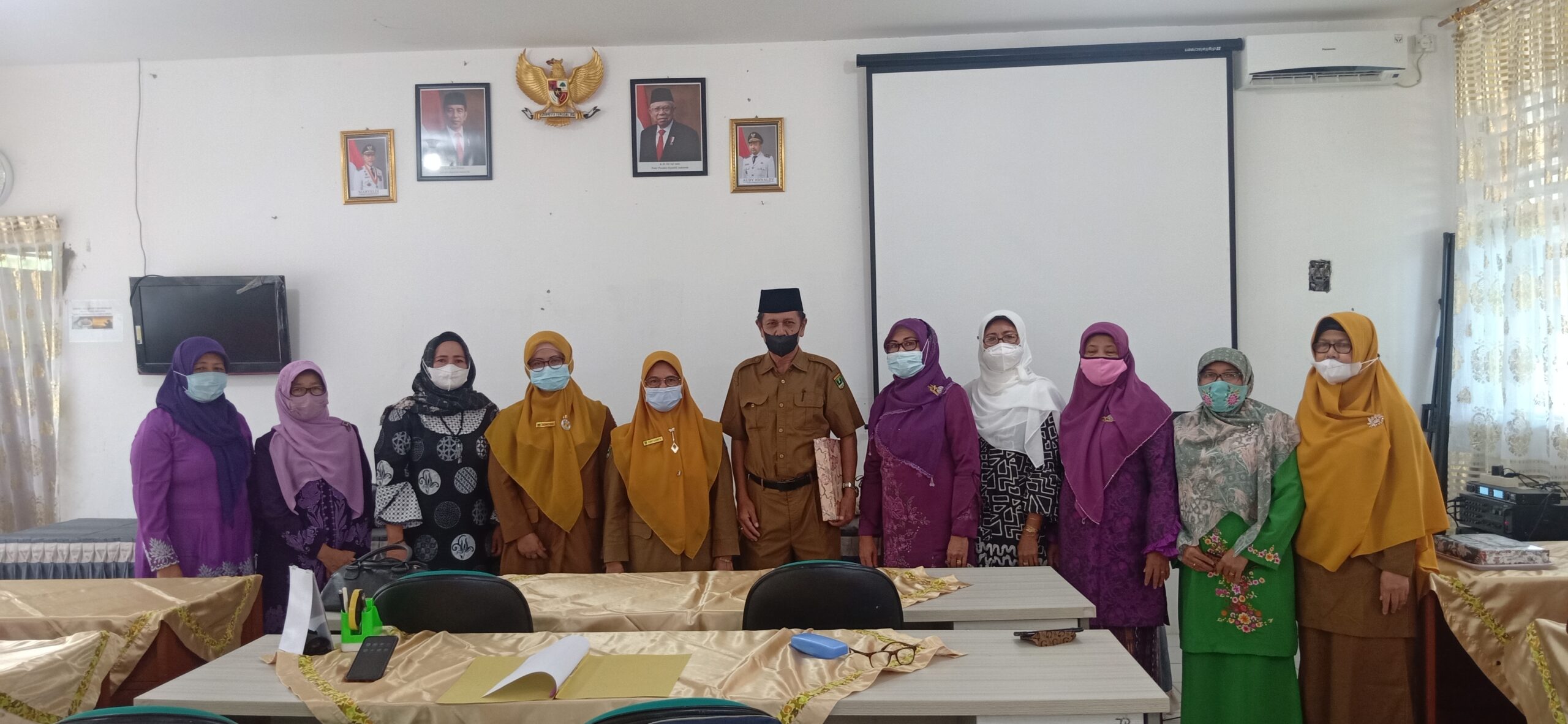 Pisah Sambut Pengawas Pembina SMAN 7 Padang Serta Pelepasan Guru Purnabakti Tahun 2021 Dilaksanakan Dengan Penuh Rasa Kekeluargaan.