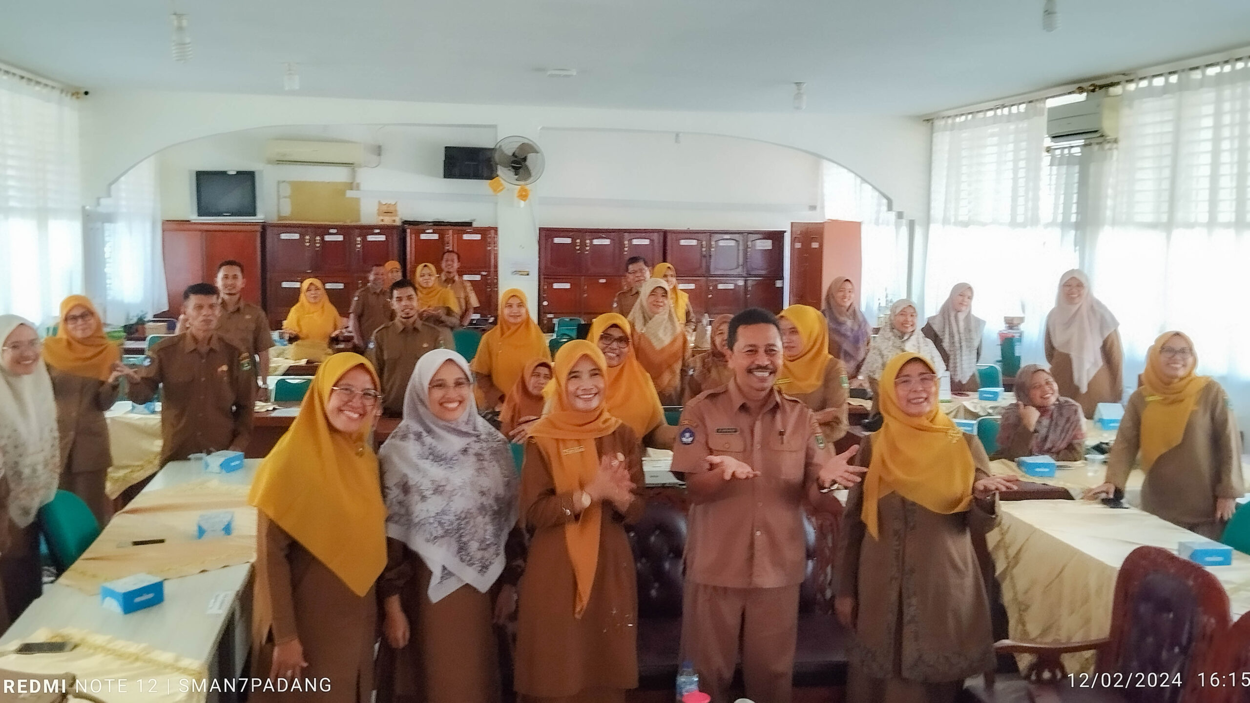 Kunjungan Studi Tiru Kurikulum Merdeka SMA Negeri Agam Cendekia ke SMA Negeri 7 Padang dalam Rangka Implementasi Kurikulum Merdeka