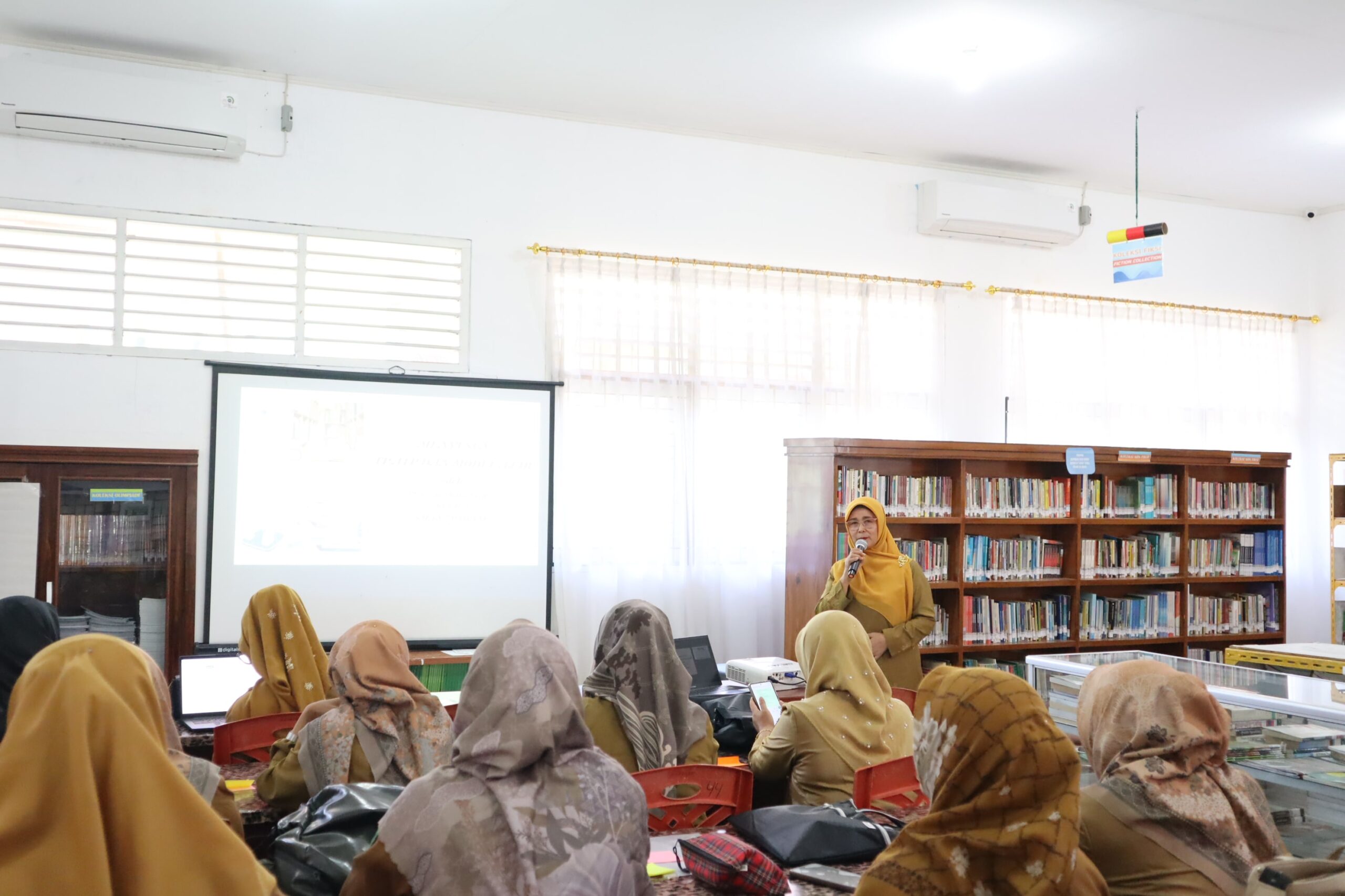 Kegiatan Pengimbasan SMAN 7 Padang ke Sekolah Imbas SMAN 4 Sumbar: Fokus pada Perencanaan dan Pelaksanaan Pembelajaran