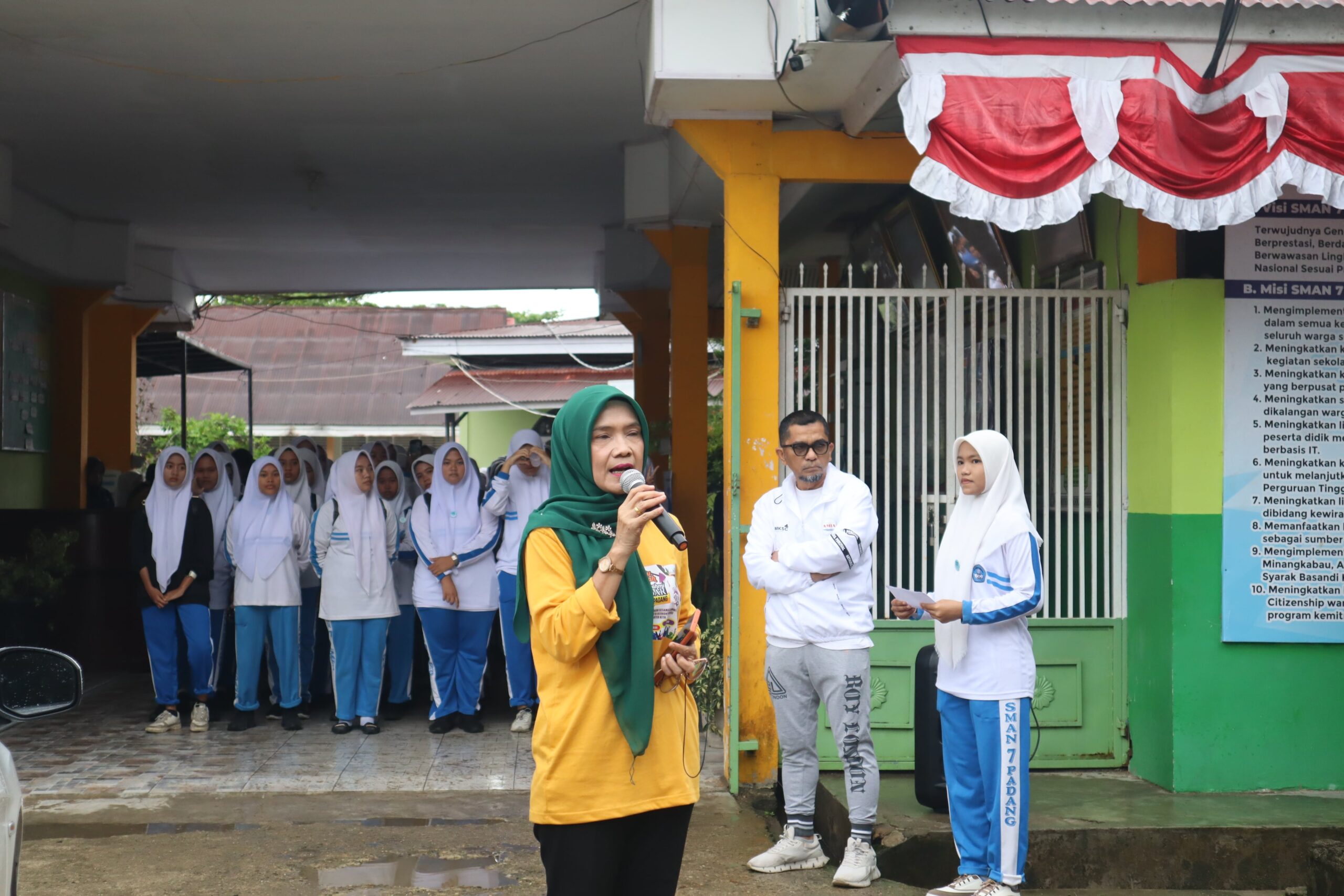 Jalan Santai Meriahkan Kebersamaan Alumni dan Siswa SMA Negeri 7 Padang