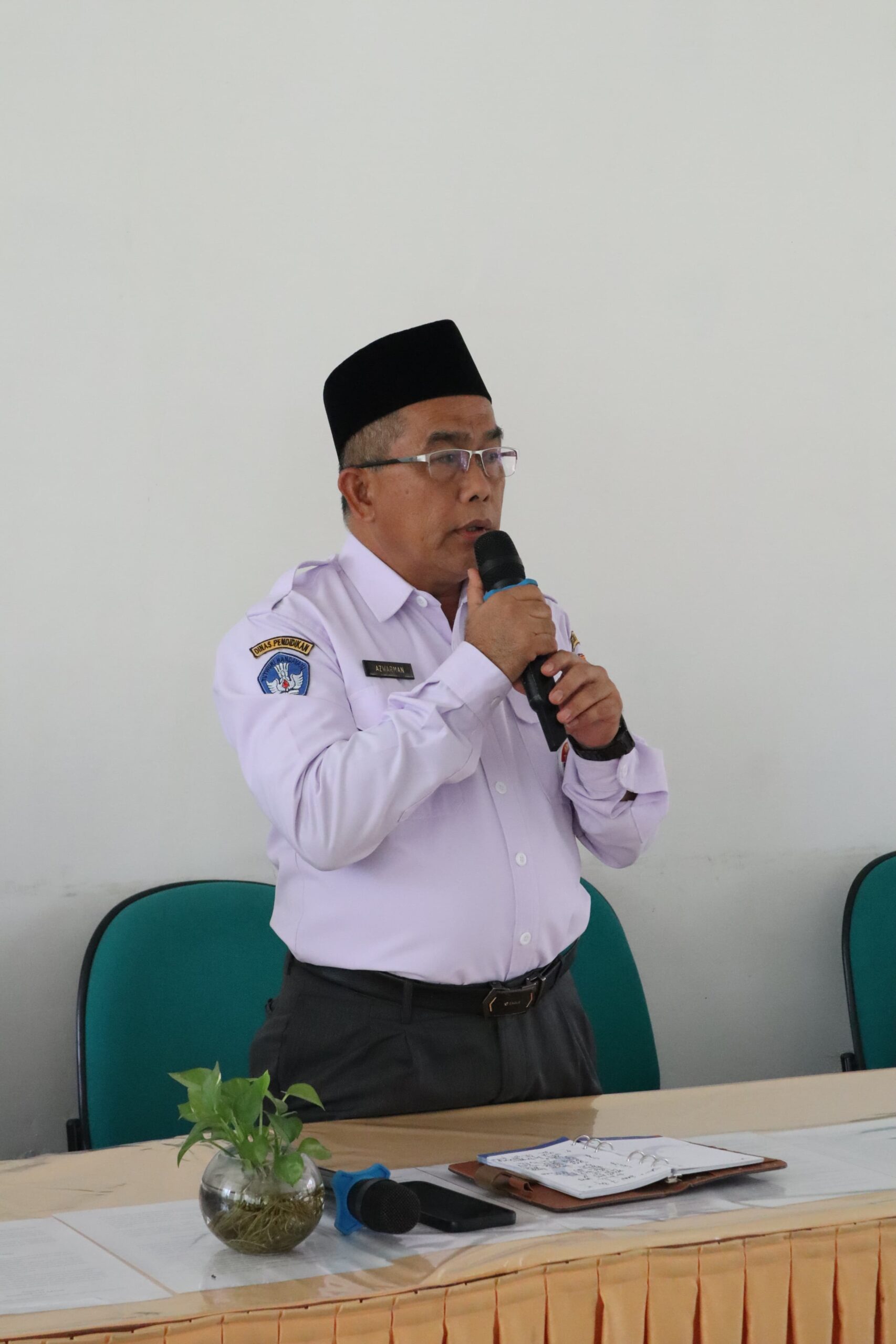 Rapat pertama bersama Kepala Sekolah Baru